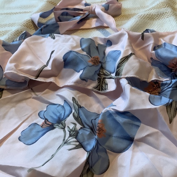 Alredine Baileys Blossom Floral Halter Ruffle Crop Top Size Large - Picture 2 of 9